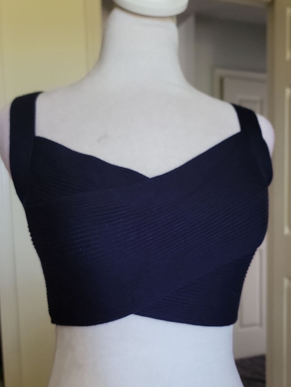 Mimosa Fitted Ribbed Crop Tank Top in Deep Navy